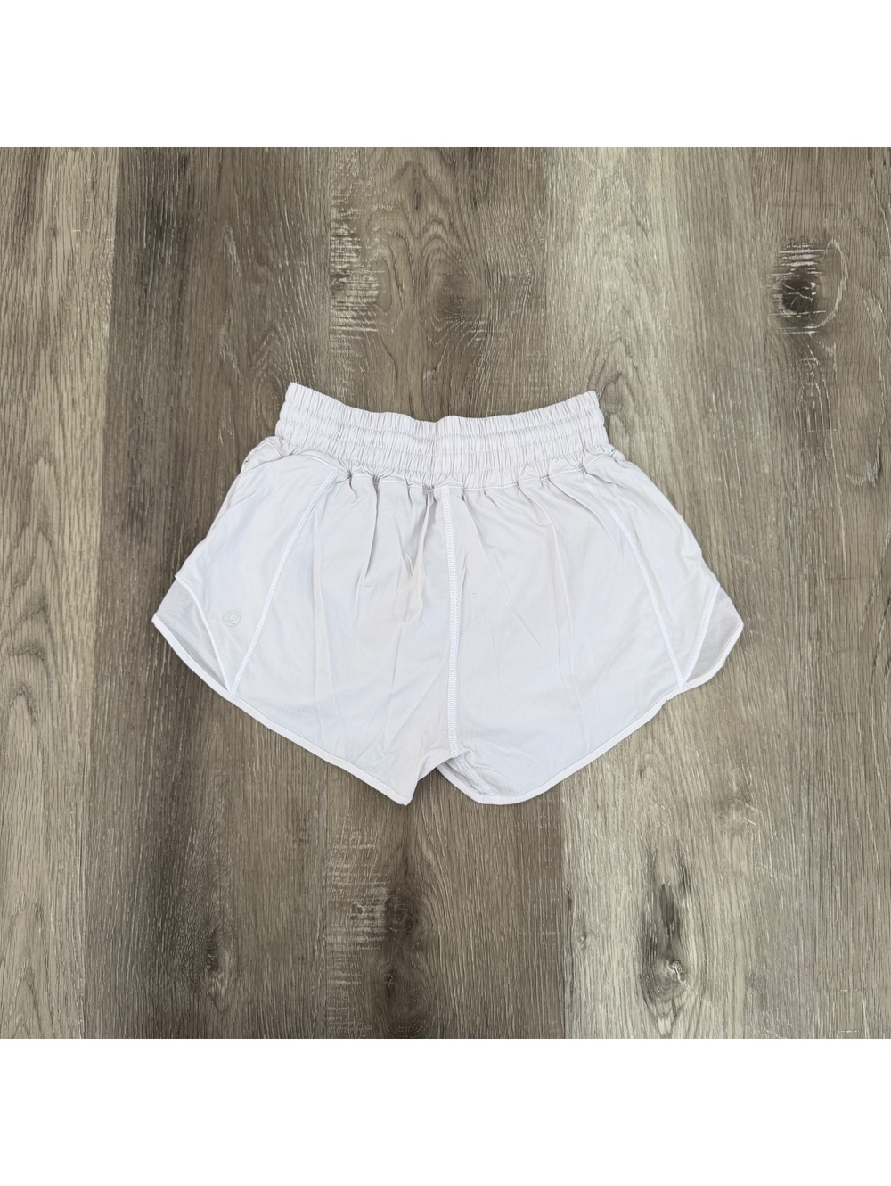 Lululemon women’s white UCLA Hotty Hot High-Rise Shorts size 2